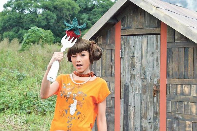 周秀娜開心其可愛甜美一面被發掘出來,又有酬勞落袋,贏晒!(微博圖片) 周秀娜開心其可愛甜美一面被發掘出來,又有酬勞落袋,贏晒!(微博圖片)