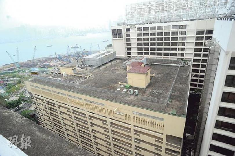 尖沙嘴中間道15號多層停車場享海景,料項目市值約22億元以上,每方呎樓面地價超過6500元。(劉焌陶攝) 尖沙嘴中間道15號多層停車場享海景,料項目市值約22億元以上,每方呎樓面地價超過6500元。(劉焌陶攝)