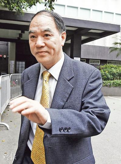 海事處高級驗船主任王永泉指出，處方早於2008年實施新例，規定船上成人及小童救生衣數量，但4年來一直無嚴格執行，直至海難後才作改善。（李紹昌攝）