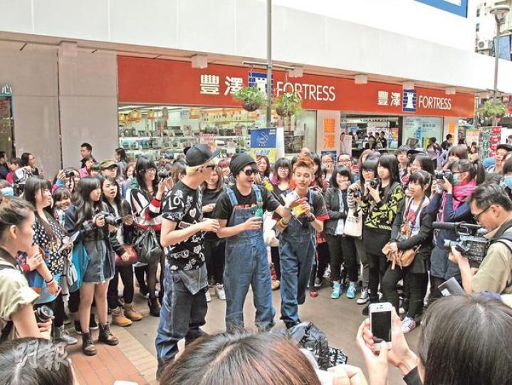 Circus來港一個月,挑戰以10000元留港打工,務求要掙夠錢買機票返台灣。(攝影/記者﹕楊安莉)
Circus來港一個月,挑戰以10000元留港打工,務求要掙夠錢買機票返台灣。(攝影/記者﹕楊安莉)