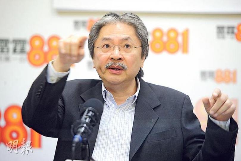 財政司長曾俊華在商台節目《政經星期六》接受專訪,表明擔心失業率有「上行風險」。(尹錦恩攝) 財政司長曾俊華在商台節目《政經星期六》接受專訪,表明擔心失業率有「上行風險」。(尹錦恩攝)