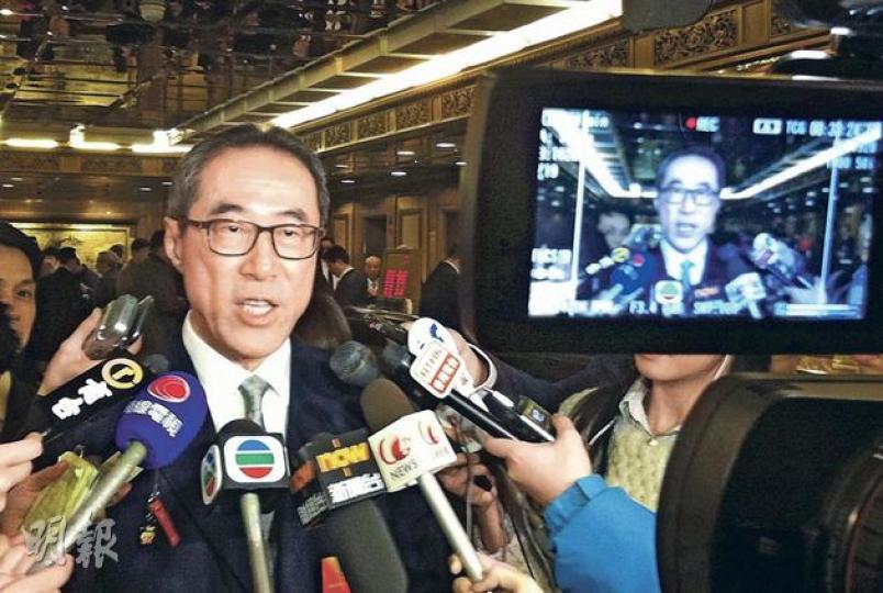 全國政協主席團成員唐英年昨在北京表示,自己不是中產階級,是工業界人士。另他於上周向本報確認,已經重新掌管家族紡織生意。(黃振豪攝)(明報製圖) 全國政協主席團成員唐英年昨在北京表示,自己不是中產階級,是工業界人士。另他於上周向本報確認,已經重新掌管家族紡織生意。(黃振豪攝)(明報製圖)