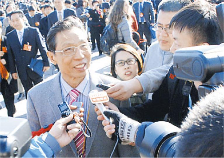 著名呼吸道疾病專家鍾南山（前左）說，SARS疫情不會再在中國重演。（林迎攝）