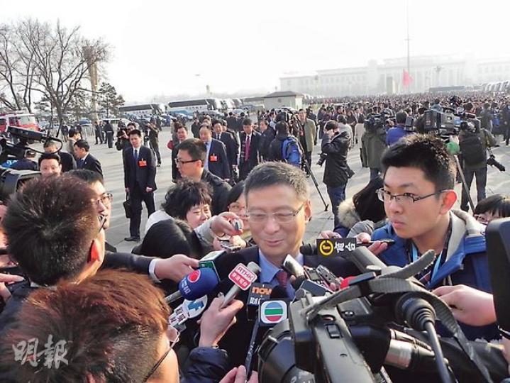 中國銀行行長李禮輝表示,西方國家寬鬆的貨幣政策將對中國控制通脹帶來影響,因此中國今年要控制通脹。(明報記者攝) 中國銀行行長李禮輝表示,西方國家寬鬆的貨幣政策將對中國控制通脹帶來影響,因此中國今年要控制通脹。(明報記者攝)