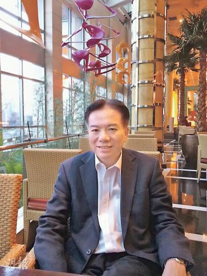 對於有學者提出「佔領中環」爭普選行動,港區人大代表黃友嘉表示,無論商界或一般市民,也希望社會秩序良好,「如果有人去做大部分香港市民不想的事,便需要三思。」(黃振豪攝) 對於有學者提出「佔領中環」爭普選行動,港區人大代表黃友嘉表示,無論商界或一般市民,也希望社會秩序良好,「如果有人去做大部分香港市民不想的事,便需要三思。」(黃振豪攝)