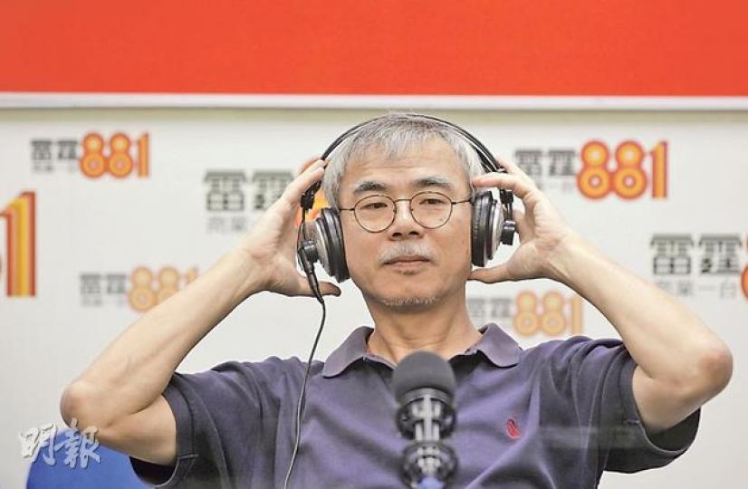 時事評論員練乙錚昨日出席商台節目時,稱「佔領中環」只是爭取民主其中一波,市民不應「孤注一擲」。(李澤彤攝) 時事評論員練乙錚昨日出席商台節目時,稱「佔領中環」只是爭取民主其中一波,市民不應「孤注一擲」。(李澤彤攝)