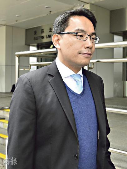 東區醫院外科部顧問醫生顏令朱說,事主黃浩卿自殺前半年疑染上肺炎,但僅請同事開抗生素等藥服用,他認為年僅30多歲的黃應有嚴重感染,必須看醫生。(鄧宗弘攝)事主黃浩卿的胞姊黃真真說,胞弟生前健康良好,無吸煙、飲酒等不良嗜好,至他死後才從驗身報告得悉他感染愛滋病病毒。(鄧宗弘攝) 東區醫院外科部顧問醫生顏令朱說,事主黃浩卿自殺前半年疑染上肺炎,但僅請同事開抗生素等藥服用,他認為年僅30多歲的黃應有嚴重感染,必須看醫生。(鄧宗弘攝)事主黃浩卿的胞姊黃真真說,胞弟生前健康良好,無吸煙、飲酒等不良嗜好,至他死後才從驗身報告得悉他感染愛滋病病毒。(鄧宗弘攝)