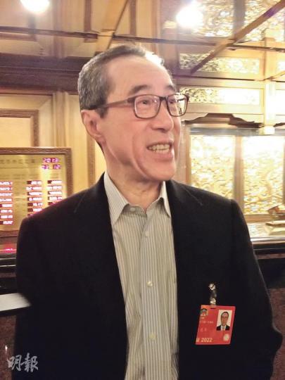 全國政協常委唐英年認為,政府最遲今年10月應啟動政改五部曲。(何曉勤攝) 全國政協常委唐英年認為,政府最遲今年10月應啟動政改五部曲。(何曉勤攝)