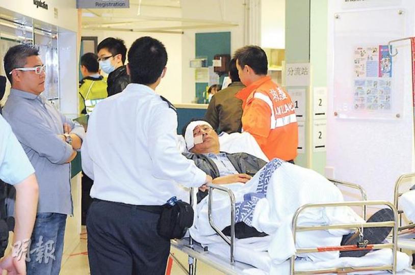 單車翁在上水祝運街被私家車撞傷,頭部受傷送院。(蔡方山攝)踩單車在上水新豐路被私家車撞傷的學生,雙膝磨損受傷送院。(蔡方山攝) 單車翁在上水祝運街被私家車撞傷,頭部受傷送院。(蔡方山攝)踩單車在上水新豐路被私家車撞傷的學生,雙膝磨損受傷送院。(蔡方山攝)