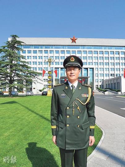 國防大學教授劉明福認為,美國未來10年對華會繼續採取「擦槍不走火」的策略。(明報記者攝) 國防大學教授劉明福認為,美國未來10年對華會繼續採取「擦槍不走火」的策略。(明報記者攝)