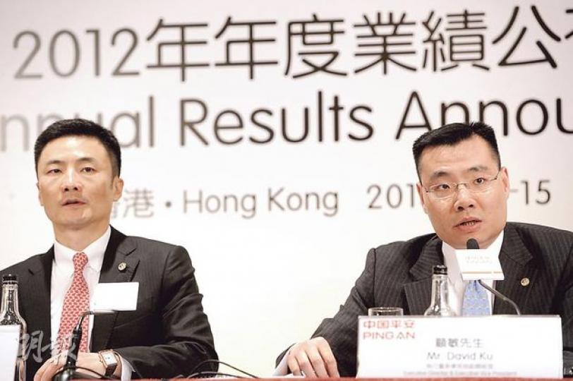 平安保險總經理任匯川(左)表示,雖然內地股市今年回暖,平保仍然希望今後適當調低投資對資本市場的依賴。圖右為平保副總經理顧敏。(尹錦恩攝) 平安保險總經理任匯川(左)表示,雖然內地股市今年回暖,平保仍然希望今後適當調低投資對資本市場的依賴。圖右為平保副總經理顧敏。(尹錦恩攝)
