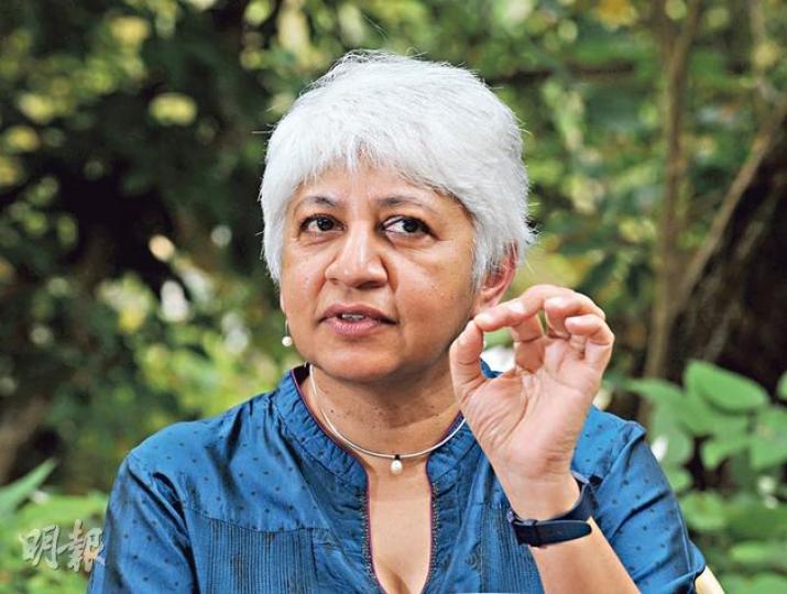 印度學者Professor Tejaswini Niranjana(劉焌陶攝)Pink Chaddi Campaign可說是反對反情人節的運動,最終目的也是為女性爭取自由。(劉焌陶攝)Women Writing in India 600b b.c. to the present,早於公元六百年前印度已有女性寫作。(劉焌陶攝) 印度學者Professor Tejaswini Niranjana(劉焌陶攝)Pink Chaddi Campaign可說是反對反情人節的運動,最終目的也是為女性爭取自由。(劉焌陶攝)Women Writing in India 600b b.c. to the present,早於公元六百年前印度已有女性寫作。(劉焌陶攝)