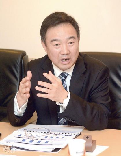 中鋁國際董事長張程忠表示，集團日後將增加非金屬業務的收入比重，以緩和有色金屬行情波動帶來的影響。（陳淑安攝）