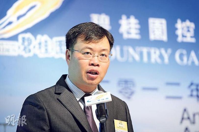 碧桂園去年合約銷售按年增長一成,今年目標更大幅調高三成至620億元,且管理層對保持現有毛利率水平(36.6%)有信心。圖為總裁莫斌。(尹錦恩攝) 碧桂園去年合約銷售按年增長一成,今年目標更大幅調高三成至620億元,且管理層對保持現有毛利率水平(36.6%)有信心。圖為總裁莫斌。(尹錦恩攝)
