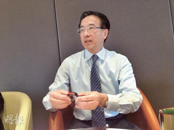 自由黨榮譽主席田北俊昨與記者茶敘，提及自由黨的改革方向，他說自由黨會實行「黨政分家」，並增設黨魁一職，或會由他擔任。黨主席周梁淑怡會主要負責黨務和地區工作。（陳洛明攝）
