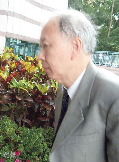 控方早前透露,被告岑文慰偶爾會為病人登記看症、付款及到藥房為病人取藥。(何海棠攝) 控方早前透露,被告岑文慰偶爾會為病人登記看症、付款及到藥房為病人取藥。(何海棠攝)