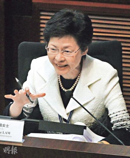 政務司長林鄭月娥(圖)昨出席立法會內務委員會。公民黨郭家麒質疑,關愛基金撥款不用經立法會審批,質疑基金成為林鄭月娥個人的「民望基金」。林太指出,關愛基金的審批由專責小組負責,並有4名來自不同黨派的立法會議員共同把關,認為關愛基金可以做到補漏拾遺,有存在價值。(李紹昌攝) 政務司長林鄭月娥(圖)昨出席立法會內務委員會。公民黨郭家麒質疑,關愛基金撥款不用經立法會審批,質疑基金成為林鄭月娥個人的「民望基金」。林太指出,關愛基金的審批由專責小組負責,並有4名來自不同黨派的立法會議員共同把關,認為關愛基金可以做到補漏拾遺,有存在價值。(李紹昌攝)