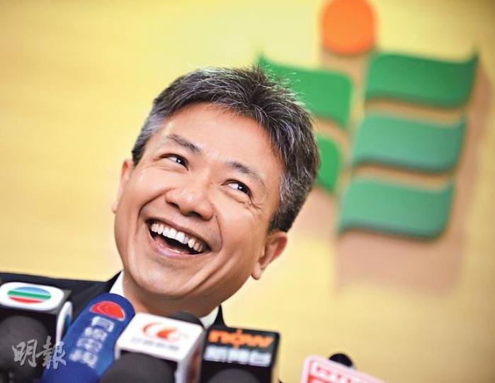 教院昨通過委任張仁良為校長,今年9月履新,任期5年。他昨日會見記者時笑容滿面,表示上任後會以帶領教院正名大學為首要任務。(盧翊銘攝)被問及對六四事件的看法,他即語帶哽咽,表示當時「用坦克車對付學生是難以接受」,形容事件是「中國人的大悲劇」,中小學教師可向學生講解事件和背景,但教學時不應有既定立場。(盧翊銘攝) 教院昨通過委任張仁良為校長,今年9月履新,任期5年。他昨日會見記者時笑容滿面,表示上任後會以帶領教院正名大學為首要任務。(盧翊銘攝)被問及對六四事件的看法,他即語帶哽咽,表示當時「用坦克車對付學生是難以接受」,形容事件是「中國人的大悲劇」,中小學教師可向學生講解事件和背景,但教學時不應有既定立場。(盧翊銘攝)