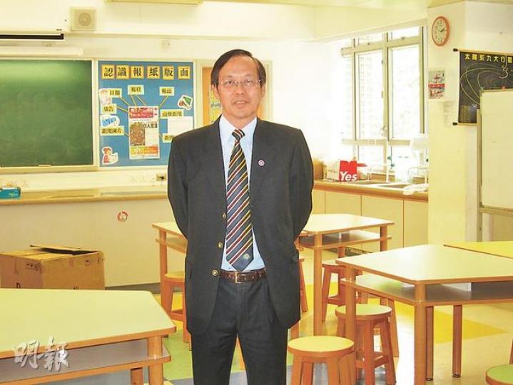 北區小學校長會主席陳紹鴻說,所屬的上水惠州公立學校去年已改用活動室加班(圖),指無辦法下,今年亦要帶頭加班共渡時艱,無奈要將背後的常識活動室騰空,與視藝室合併作加班之用。(勞雅文攝) 北區小學校長會主席陳紹鴻說,所屬的上水惠州公立學校去年已改用活動室加班(圖),指無辦法下,今年亦要帶頭加班共渡時艱,無奈要將背後的常識活動室騰空,與視藝室合併作加班之用。(勞雅文攝)