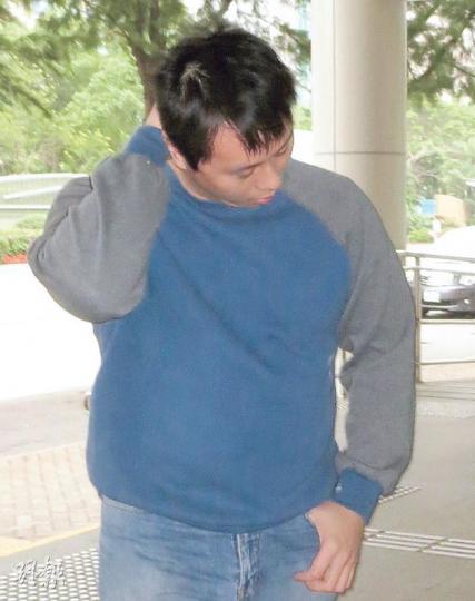 串謀損壞獨媒財產的其中一名被告譚家俊,稱其妻目前正懷孕。(陳倢朗攝) 串謀損壞獨媒財產的其中一名被告譚家俊,稱其妻目前正懷孕。(陳倢朗攝)