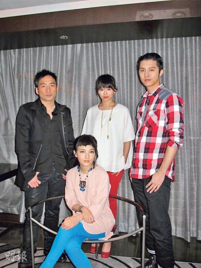 石頭（左起）、范曉萱、夏于喬、黃嘉樂希望電影《明天記得愛上我》在香港有好票房。（攝影/記者：柯美）