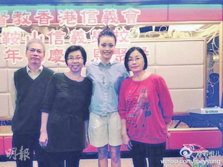 容祖兒很開心與老師見面。（微博圖片）