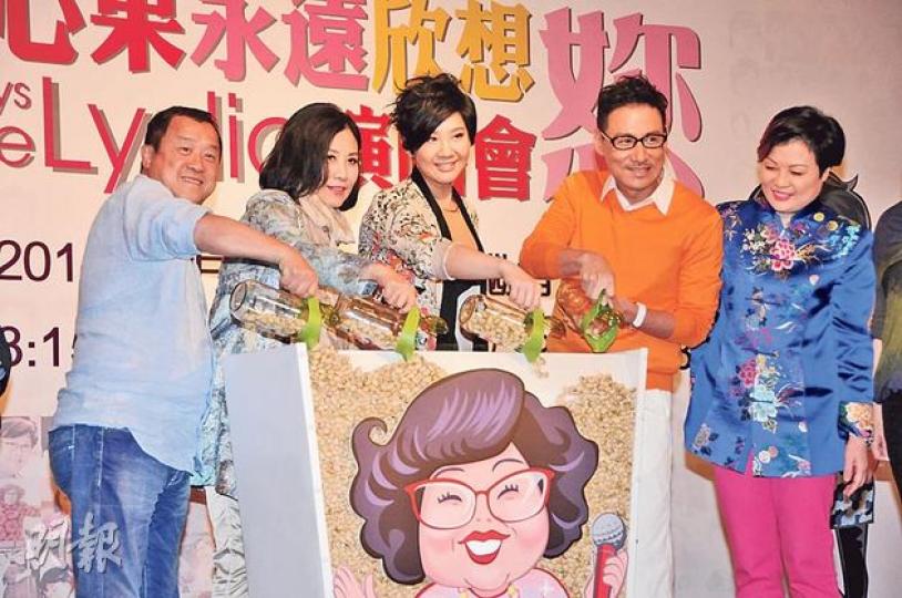 曾志偉（左起）、汪明荃、欣宜、張學友、陳淑芬進行倒開心果儀式，希望肥姐的歡樂笑聲延續下去。（攝影/記者：林祖傑）今年是肥姐逝世5周年，她的開心笑容仍留在觀眾心中。（攝影/記者：林祖傑）陳淑芬強調沒有斂財2000萬這回事。（攝影/記者：林祖傑）