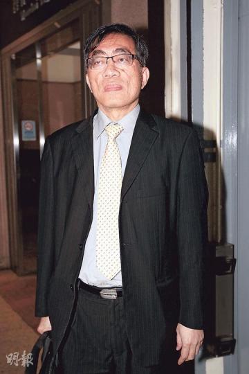 庭上昨播放曾景文（圖）與廉署的錄影會面，對於廉署人員的提問，曾景文大部分均以「無嘢講」回應。（郭慶輝攝）麥齊光（圖）昨到庭應訊時心情輕鬆，在庭外與傳媒打招呼及交談。（郭慶輝攝）（明報製圖）