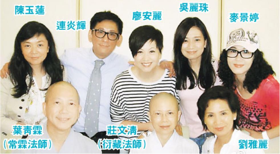 一班昔日EYT好友難得碰頭，肯定有說不完的話題。（微博圖片）