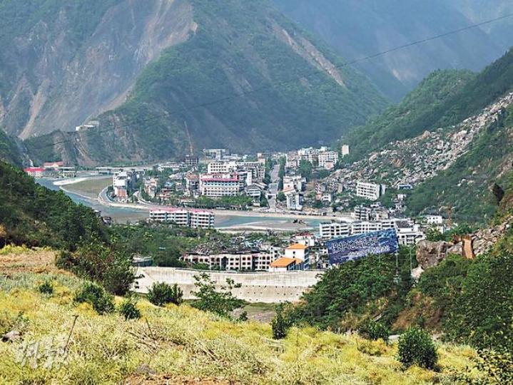 北川老縣城地震遺址(明報記者攝) 北川老縣城地震遺址(明報記者攝)