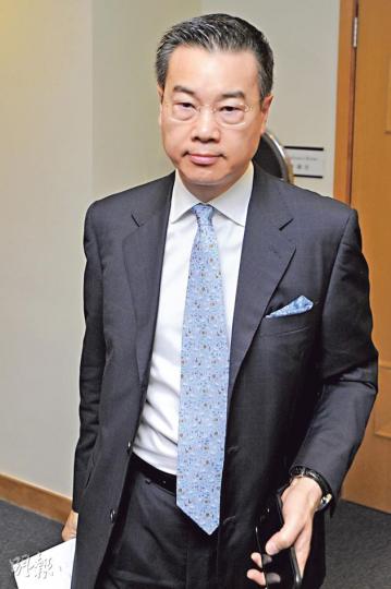 執業逾30年的香港哮喘會主席、兒科專科醫生譚一翔涉在育嬰刊物中為其診所及旗下醫生賣廣告,被控專業失德罪成,判停牌1個月及緩刑1年。 (葉家豪攝) 執業逾30年的香港哮喘會主席、兒科專科醫生譚一翔涉在育嬰刊物中為其診所及旗下醫生賣廣告,被控專業失德罪成,判停牌1個月及緩刑1年。 (葉家豪攝)