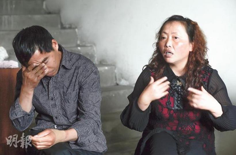 周興容(右)和丈夫盧留成喪子5年,堅持上訪追討責任及賠償,因而頻頻遭打壓,更兩度流產,可能無法再生育。(余俊亮攝) 周興容(右)和丈夫盧留成喪子5年,堅持上訪追討責任及賠償,因而頻頻遭打壓,更兩度流產,可能無法再生育。(余俊亮攝)