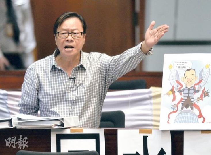 黃毓民昨晨在去信人民力量宣布退出人力執委會前，如常出席預算案辯論，更和立法會主席曾鈺成舌戰。（鄧宗弘攝）