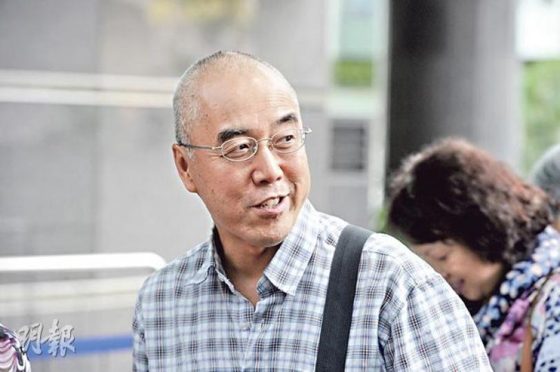 小股東說法﹕和黃小股東林先生指出，在股東會上的提問「不到肉」，並謂有內地股東要求與主席李嘉誠合照，與集團業務無關。 （尹錦恩攝）小股東說法﹕長實小股東黃先生謂，股東會上較多人關心，雍澄軒取消全部交易的問題，而問到會否有高層要負責時，股東的目光停留在執行董事趙國雄身上。（岑梽豪攝）小股東說法﹕長實及和黃小股東盧小姐，支持早前罷工的碼頭工人，並希望集團應要訂立規則，防止外判商剝削工人利益。（尹錦恩攝）