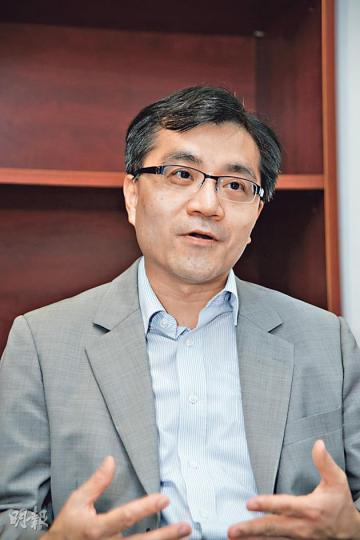 香港專業教育學院（IVE）工商管理系高級講師麥耀強指出，多種印花稅等辣招已見成效，一旦樓價明顯回落，港府應先取消買家印花稅（BSD）。（黃志東攝）
