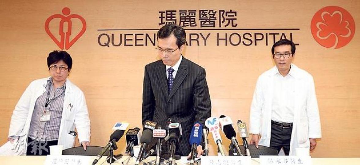 瑪麗醫院昨為換錯心事故召開記者會，涉事醫生面露歉意，首名得悉捐贈者血型的葛量洪醫院心臟內科部門主管范瑜茵（左）說話時一度手震；港島西醫院聯網總監陸志聰（中）亦為事故致歉，承認是人為失誤；負責核對血型的瑪麗醫院心胸外科部門主管區永谷（右）則坦言「無法解釋」為何犯錯。（盧翊銘攝）食物及衛生局長高永文指瑪麗醫院換錯心是嚴重事故，希望醫管局查清原因，避免同類事件再發生。（葉家豪攝）（明報製圖）