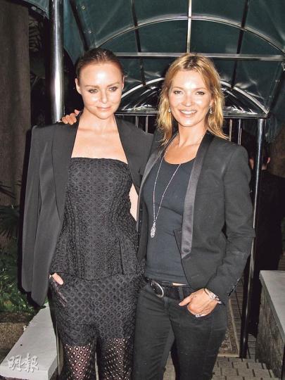 Stella McCartney(左)知道好友姬摩絲(右)在香港,故邀請對方出席派對。(攝影:梁迺楠)
Stella McCartney(左)知道好友姬摩絲(右)在香港,故邀請對方出席派對。(攝影:梁迺楠)