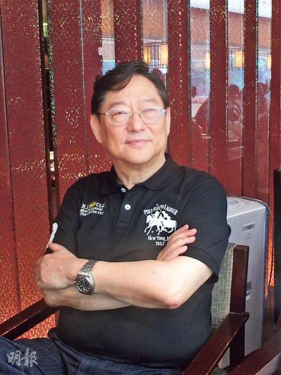 在內地開設了20間UME戲院的香港導演吳思遠說，內地電影市場進入新時代，票房井噴的同時，觀眾口味從大製作轉為本土片，這令香港電影人優勢全無。（李萌攝）上海戲迷談影﹕上海市民王小姐說，一個月一般會看1到2次電影，有的時候也會一天看兩場電影，喜歡看《致青春》這類的青春片。（李萌攝）上海戲迷談影﹕內地市民黃先生說，《泰囧》和《致青春》都已看過，覺得本土電影的優勢在文藝片，比較貼近自己的生活。（李萌攝）