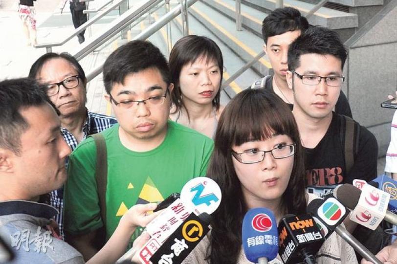 民陣昨與警方開會，商討7.1遊行的路線安排，民陣副召集人陳倩瑩（前）表示，民陣會堅持要求警方開放軒尼詩道6條行車線，目前與警方仍未有共識，下周四將與警方再開會。（劉焌陶攝）