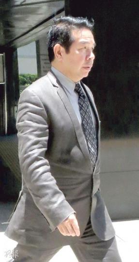 被控5項洗黑錢罪的楊家誠昨續在區院受審，其辯護律師稱因要閱讀大量新證據，申請將案押後至下周再訊，獲法官批准。（陳倢朗攝）