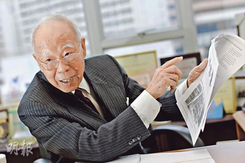 中大社區醫學榮休講座教授李紹鴻建議衛生防護中心定期簡布H7N9疫情。(李澤彤攝) 中大社區醫學榮休講座教授李紹鴻建議衛生防護中心定期簡布H7N9疫情。(李澤彤攝)