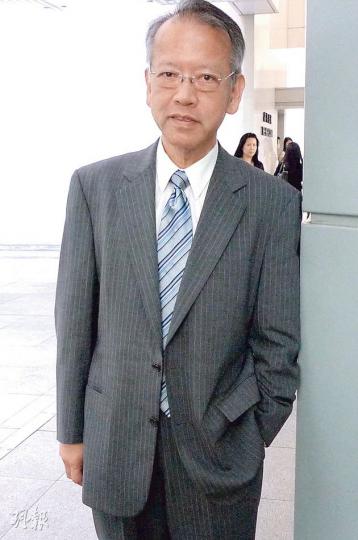 龔如心當年與家翁王廷歆打官司爭產，要求吳崇武（圖）等要員嚴守風水指示，每周不同日子上班須戴指定顏色領帶。該「指引」至龔如心在終院勝訴才解除。（何偉畧攝）龔如心秘書區燕玲（圖）表示，2006年10月16日龔只要求她通知吳崇武及王永祥見證簽署文件，未有提及文件性質和原因，她亦沒看過該份文件。（何偉畧攝）