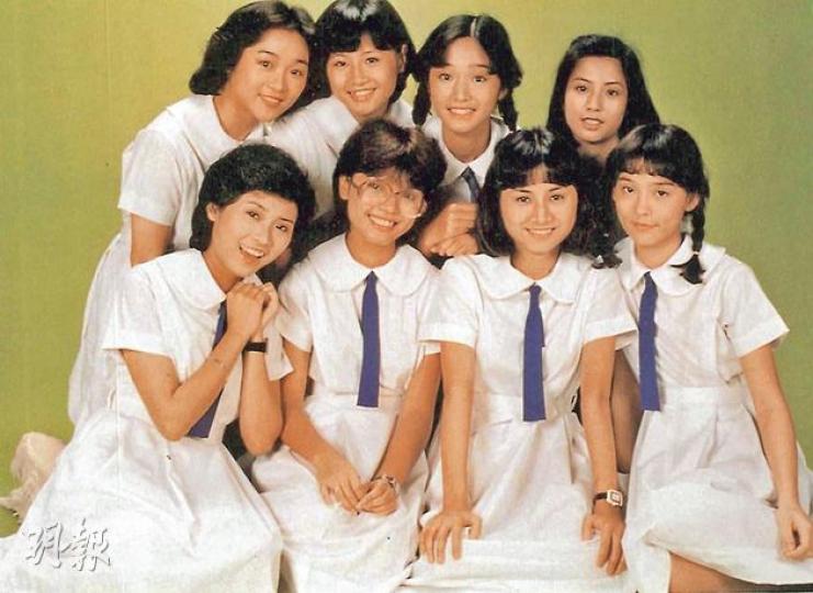 陳復生(前排左起)、露雲娜、周秀蘭、翁靜晶,以及王靜儀(後排左起)、姚鳳絲、譚玉瑛、胡寶華當年合演的春青劇《豆芽夢》甚受歡迎。(微博圖片)《豆芽夢》是當年的青春劇指標,更捧紅不少女演員。(微博圖片)梁朝偉(中)當年穿上校服演出青春劇《再見十九歲》,如今已成為影帝。(微博圖片)張曼玉與詹秉熙在《劃出彩虹》飾演情侶。(微博圖片)王書麒(左二)當年幾乎包辦青春劇的學生角色,難怪他被稱為學生王子,他在《不再少年時》也有出色演出。(羅明珠(右起)、楊羚、李克勤、蘇永康、王書麒)(微博圖片) 陳復生(前排左起)、露雲娜、周秀蘭、翁靜晶,以及王靜儀(後排左起)、姚鳳絲、譚玉瑛、胡寶華當年合演的春青劇《豆芽夢》甚受歡迎。(微博圖片)《豆芽夢》是當年的青春劇指標,更捧紅不少女演員。(微博圖片)梁朝偉(中)當年穿上校服演出青春劇《再見十九歲》,如今已成為影帝。(微博圖片)張曼玉與詹秉熙在《劃出彩虹》飾演情侶。(微博圖片)王書麒(左二)當年幾乎包辦青春劇的學生角色,難怪他被稱為學生王子,他在《不再少年時》也有出色演出。(羅明珠(右起)、楊羚、李克勤、蘇永康、王書麒)(微博圖片)