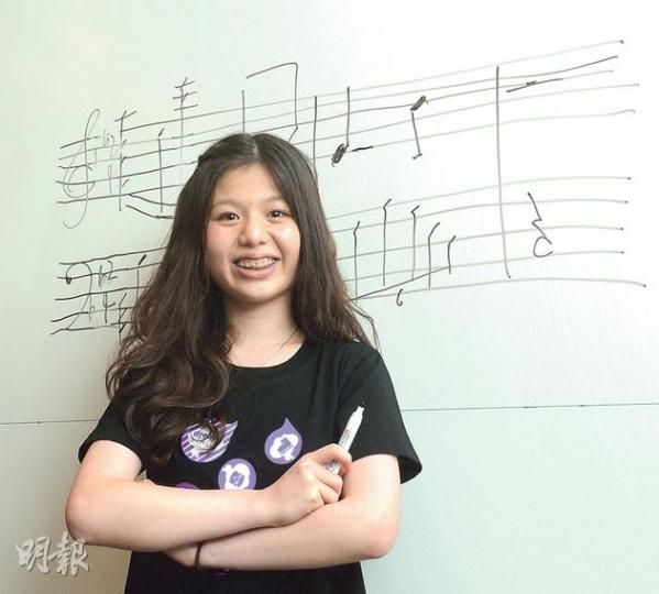 應屆文憑試考生程嘉敏已獲英國皇家音樂學院取錄,受訪時不談預計成績,只談音樂。她說自己最喜歡蕭邦,因為他夠專一只愛鋼琴,而她亦同樣無法想像沒有鋼琴的生活。(陳淑安攝) 應屆文憑試考生程嘉敏已獲英國皇家音樂學院取錄,受訪時不談預計成績,只談音樂。她說自己最喜歡蕭邦,因為他夠專一只愛鋼琴,而她亦同樣無法想像沒有鋼琴的生活。(陳淑安攝)