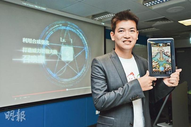 科大畢業生曾建中為圓創業夢，與弟弟放棄高薪厚職，銀行戶口一度只剩個位數字款項，最終憑設計手機遊戲《神魔之塔》翻身，笑言現在銀行戶口已有7位數字。（黃志東攝）