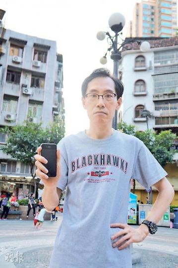黃東聲稱本月初在當地電視台發表抨擊澳門警察的言論後，電話的信號即被截斷兩小時，質疑是警方所為。（曾安迪攝）