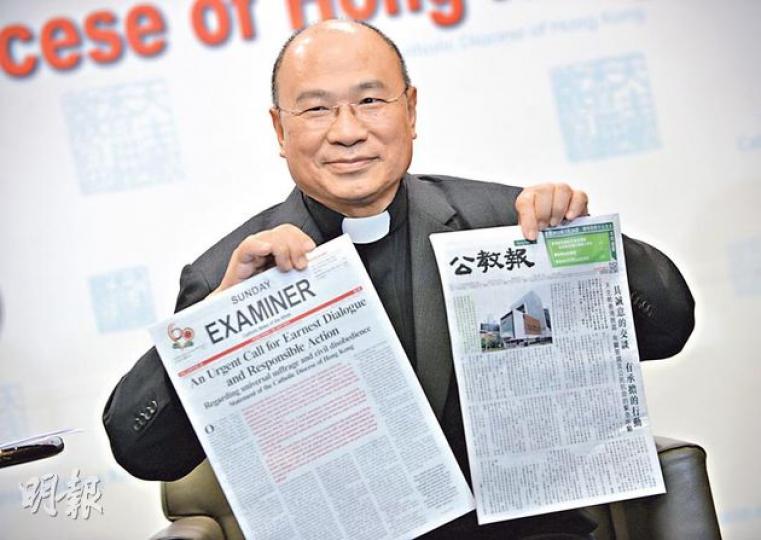 天主香港教區副主教楊鳴章昨舉行傳媒茶敘,強調在教區的《公教報》及英文版的《Sunday Examiner》刊出教區有關普選和公民抗命的緊急呼籲,非為支持或反對佔中,只是希望政府盡快展開政改諮詢,透過溝通,「消除導致公民抗命的原因」。(盧翊銘攝) 天主香港教區副主教楊鳴章昨舉行傳媒茶敘,強調在教區的《公教報》及英文版的《Sunday Examiner》刊出教區有關普選和公民抗命的緊急呼籲,非為支持或反對佔中,只是希望政府盡快展開政改諮詢,透過溝通,「消除導致公民抗命的原因」。(盧翊銘攝)