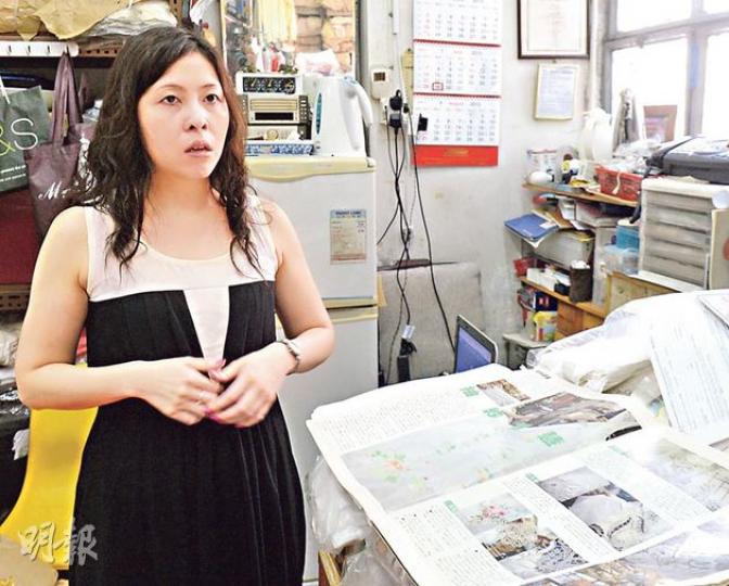 春生貿易行落戶園林大樓地舖已半個世紀,負責人蕭小姐表示,目前抽紗行業日漸式微,加上區內難找到相近面積的舖位,老舖將隨着年底交樓而結束生意。(劉焌陶攝) 春生貿易行落戶園林大樓地舖已半個世紀,負責人蕭小姐表示,目前抽紗行業日漸式微,加上區內難找到相近面積的舖位,老舖將隨着年底交樓而結束生意。(劉焌陶攝)