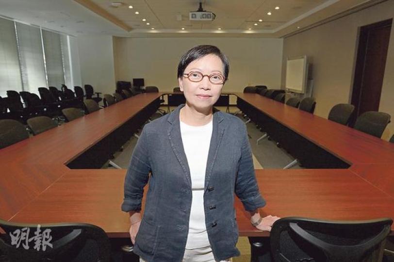 泛民過去主要靠每周在立法會這房間內召開「飯盒會」,交流意見及討論合作,面對2017特首選舉,工黨副主席何秀蘭(圖)倡議泛民以「歐盟模式」結盟,集中泛民政黨力量和資源,推舉一名有能力的候選人出戰選舉,應付未來普選的挑戰。(葉家豪攝) 泛民過去主要靠每周在立法會這房間內召開「飯盒會」,交流意見及討論合作,面對2017特首選舉,工黨副主席何秀蘭(圖)倡議泛民以「歐盟模式」結盟,集中泛民政黨力量和資源,推舉一名有能力的候選人出戰選舉,應付未來普選的挑戰。(葉家豪攝)