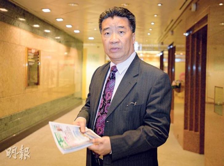 正接受廉署調查的東方明珠石油前副主席劉夢熊,昨午現身東方明珠集團辦公室。他說不知道為何廉署要索取傳媒訪問他的紀錄,因為那些訪問已原汁原味發表,沒有什麼機密未曝光。(盧翊銘攝) 正接受廉署調查的東方明珠石油前副主席劉夢熊,昨午現身東方明珠集團辦公室。他說不知道為何廉署要索取傳媒訪問他的紀錄,因為那些訪問已原汁原味發表,沒有什麼機密未曝光。(盧翊銘攝)
